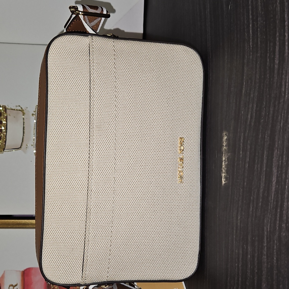 🚨SOLD🚨Michael kors Nwt crossbody $258 Retail - Picture 2 of 11